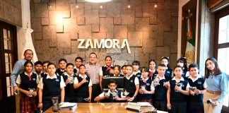 Carlos Soto se reúne con estudiantes de la Ford 86 para escuchar sus inquietudes