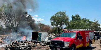 Se registra incendio en deshuesadero de vehículos en Morelia