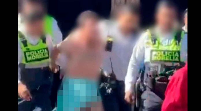 #VIDEO | Así se dio la detención del hombre que caminaba desnudo en el Centro de Morelia
