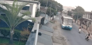 #VIDEO | Motociclistas chocan de frente cuando uno de ellos intentaba rebasar; ambos fallecieron