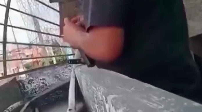 #VIDEO | #EnMéxico: Hombre dispara al aire para “asustar” a sus vecinos