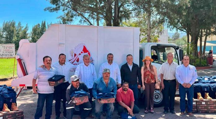 Refuerzan el servicio de limpia en Puruándiro: Presidente Víctor Vázquez entrega uniformes y nueva compactadora