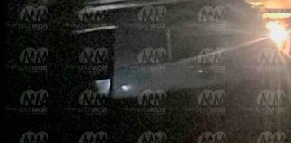 Familia resulta herida al volcar su vehículo, en Apatzingán