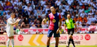 #Video | Las leyendas de Barcelona y Real Madrid empatan 2-2 y definirán el clásico en penales