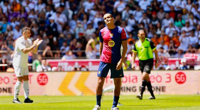 #Video | Las leyendas de Barcelona y Real Madrid empatan 2-2 y definirán el clásico en penales