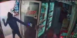 #VIDEO | Violento ataque en#México: Hombre lanza piedra a mujer que tenía a su bebé en brazos