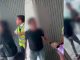 #Video | Bajan de vuelo a hombre que agredió física y verbalmente a sobrecargos en #México