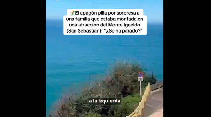 #VIDEO | ¡De terror! Apagón en España deja a una familia atrapada en la cima de una montaña rusa
