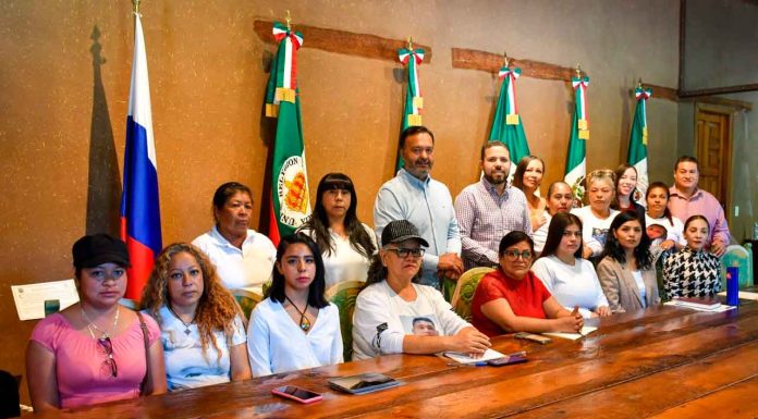 Julio Arreola firma convenio para brindar atención integral a víctimas de desaparición forzada