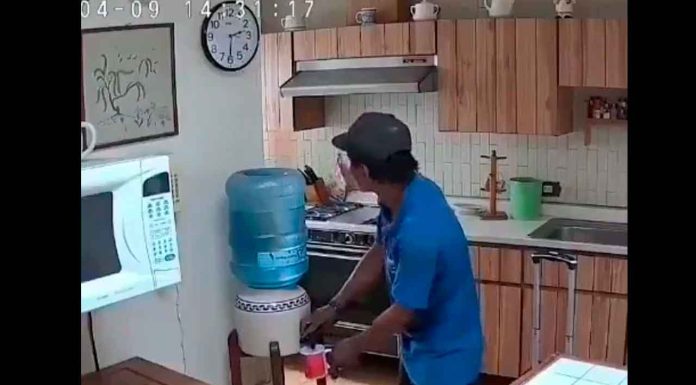 #VIDEO | #EnMéxico: ¡Hasta sed le dio! Ladrón entra a casa para robar y aprovecha para servirse agua antes de irse