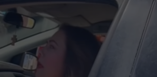 #Video | #LadyMultas: Mujer discute con agentes de tránsito tras violar señalamiento de alto