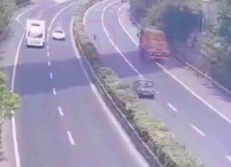 #VIDEO | Llanta se le sale a un camión en carretera, rueda 1 km y mata a un hombre