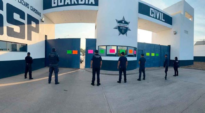 Se manifiestan policías de Guardia Civil en distintos puntos de Michoacán