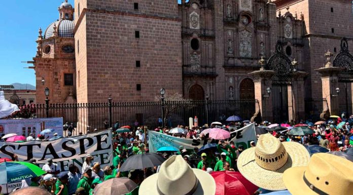Unidad de Sindicatos y Organizaciones Sociales del Estado de Michoacán realizan mega marcha en el centro de Morelia