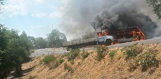 #VIDEO | Se registran bloqueos simultáneos y quema de vehículos en distintas carreteras de Michoacán y Jalisco