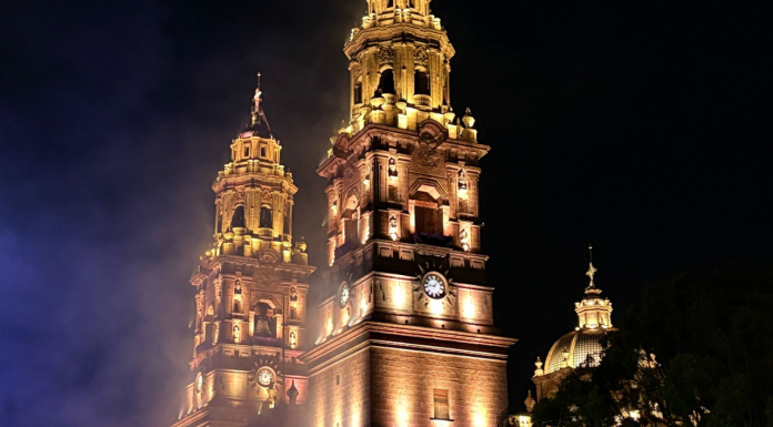 #VIDEO | Catedral se llena de luces para celebrar a los niños y niñas morelianas