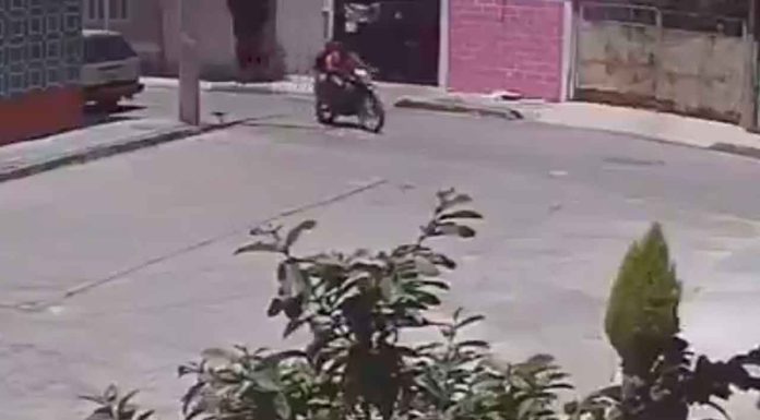 #VIDEO | #EnMéxico: Dos sujetos intentan secuestrar a unas niñas en plena calle; iban solas