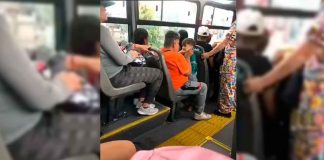 #Video | En México: Hombre es grabado maltratando a su hijo menor en un camión del transporte público