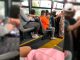 #Video | En México: Hombre es grabado maltratando a su hijo menor en un camión del transporte público