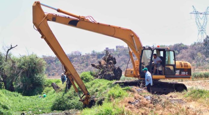 Inicia Ooapas dragado y desazolve en el dren de Los Itzícuaros