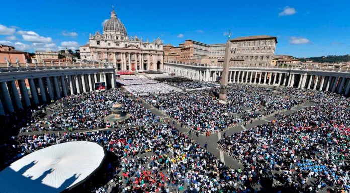 #VIDEO #Imágenes | Multitudinaria despedida en el Vaticano; líderes mundiales honran la memoria del Papa Francisco