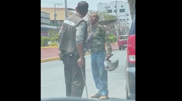 #VIDEO | Captan pelea con machete y palos entre un motociclista y un conductor en #México