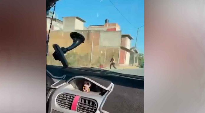 #VIDEO | Reportan agresiones a automovilistas con piedras en colonia de #Morelia; piden extremar precauciones