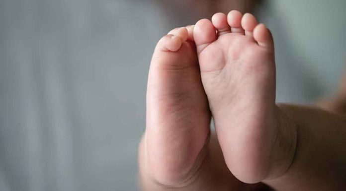 Aumentan las muertes por tos ferina en bebés durante 2025; autoridades llaman a reforzar la vacunación