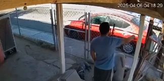 #VIDEO | #EnMéxico: Policías amenazan a hombre por colocar cámaras de videovigilancia en su casa