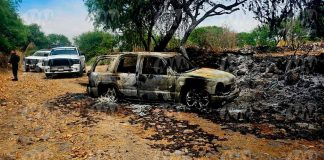 Localizan 2 cadáveres dentro de camioneta quemada en paraje de Cuitzeo