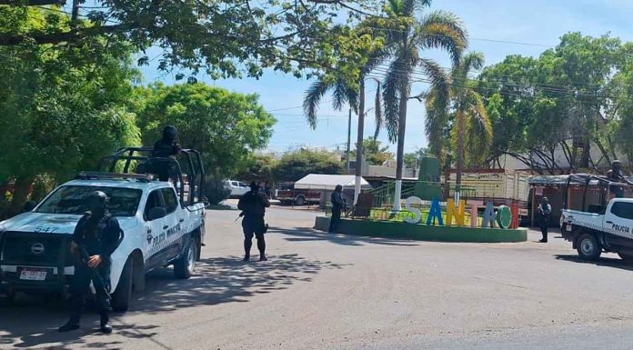 Libera Sedena vialidades en Apatzingán