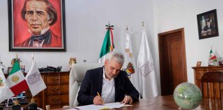 Firma Bedolla decreto que prohíbe espectáculos públicos que promuevan la apología del delito