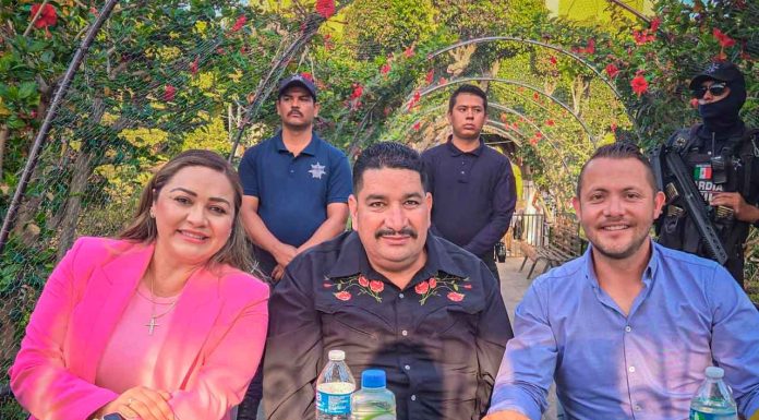 El presidente municipal de Jiquilpan muestra su apoyo a la preservación de tradiciones y costumbres