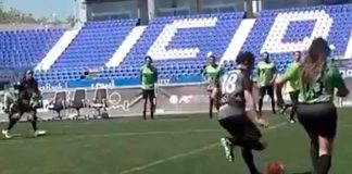 #Video | Incidente de Karla Sofía Gascón en partido benéfico; recibió una tarjeta amarilla tras una entrada fuerte contra un rival