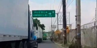 #Video | Motociclista sufre accidente tras maniobra de tráiler en la autopista México-Querétaro