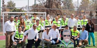 Con canchas de fútbol 7 y entrega de juguetes celebra Bedolla a niñas y niños