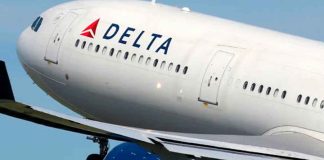 #Video | Incidente en el vuelo Delta 2417: Pasajeros sostienen el techo del avión tras colapso en pleno vuelo
