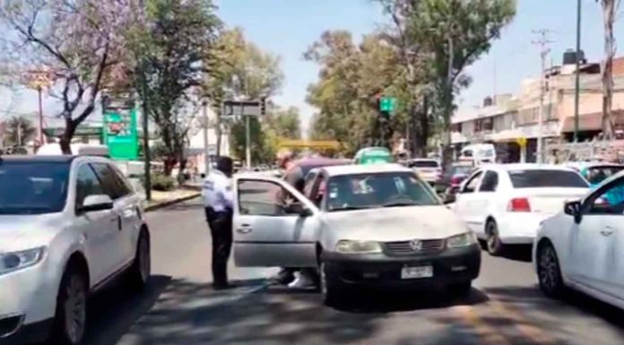 #Video | Dos automóviles protagonizaron un choque por alcance sobre la Av. Madero Poniente #Morelia