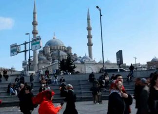 #VIDEOS | Terremoto en Estambul: Captan momento exacto en el que sismo se originó en el mar