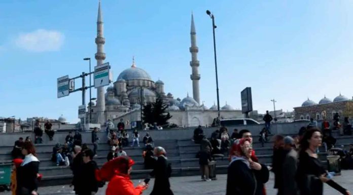 #VIDEOS | Terremoto en Estambul: Captan momento exacto en el que sismo se originó en el mar