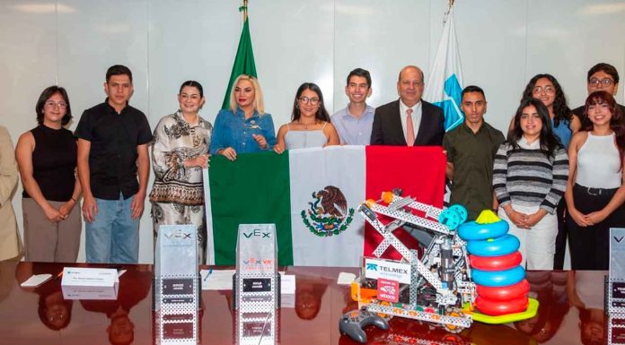 Abanderan al equipo de robótica del Tec de Morelia rumbo al Mundial, con el apoyo de Telmex y la Secretaría de Economía