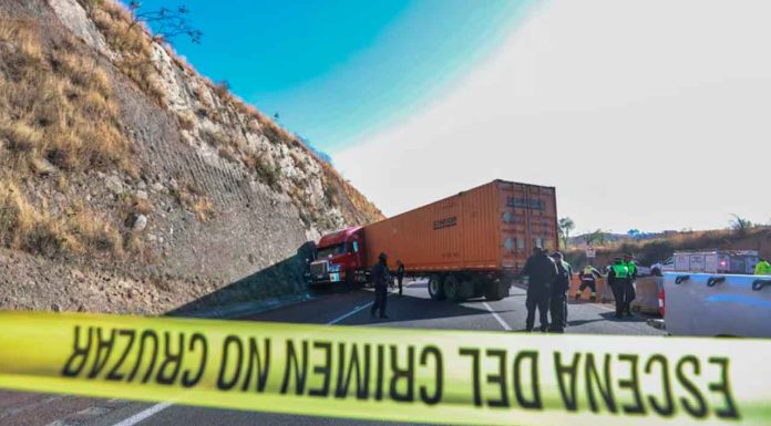 #VIDEO | Fatal choque de tráiler paraliza la autopista Chamapa-Lechería el chofer pierde la vida por impacto de bala
