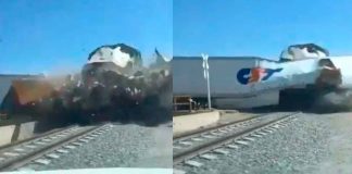 #Video #ImágenesFuertes | Tren parte en dos a tráiler varado en vías del tren al querer ganarle el paso #Guanajuato