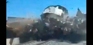 #VIDEO | #EnMéxico: Tráiler queda destrozado tras intentar ganarle el paso al tren