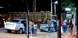 #VIDEO | Vehículo es impactado por el tren en Tzurumútaro, Pátzcuaro