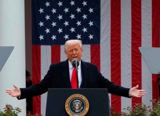 #Video | Donald Trump firma orden ejecutiva para imponer aranceles recíprocos que entrarán en vigor a medianoche; México y Canadá siguen a la espera