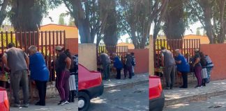 #Video | Pese a prohibición de comida chatarra en escuelas, exhiben venta de ambulantes #Morelia