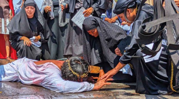 El Viacrucis, un recordatorio de cuánto amó Dios al mundo: feligresía