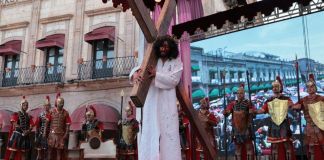 Reúne conmemoración del Viacrucis, a miles de familias en el centro de Morelia