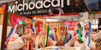 Danza de los Viejitos cautiva en el Tianguis Turístico de Baja California